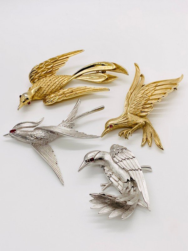 VINTAGE CROWN TRIFARI LOT OF 4 BIRDS OF PARADISE BROOCH LOT (1 of 2)