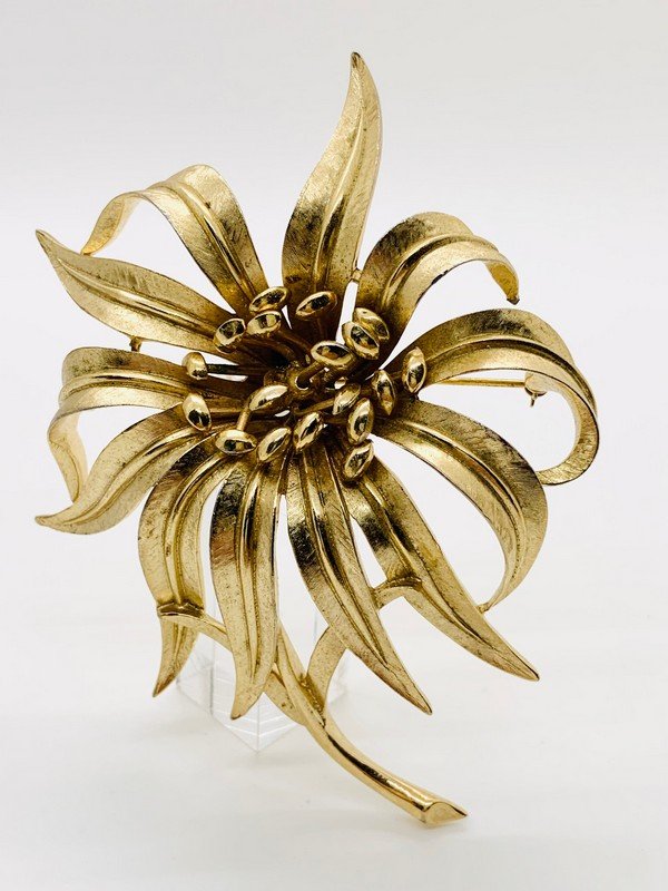 VINTAGE CROWN TRIFARI OVERSIZED 5" FLAWLESS FLOWER BROOCH (1 of 3)