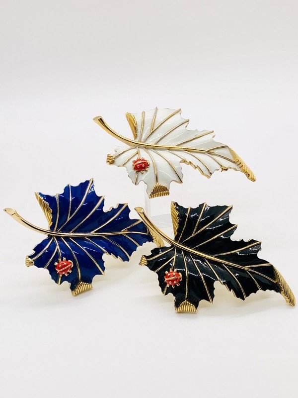 VINTAGE CROWN TRIFARI OVERSIZED LEAF & LADYBUG TRIO OF BROOCHES (1 of 2)