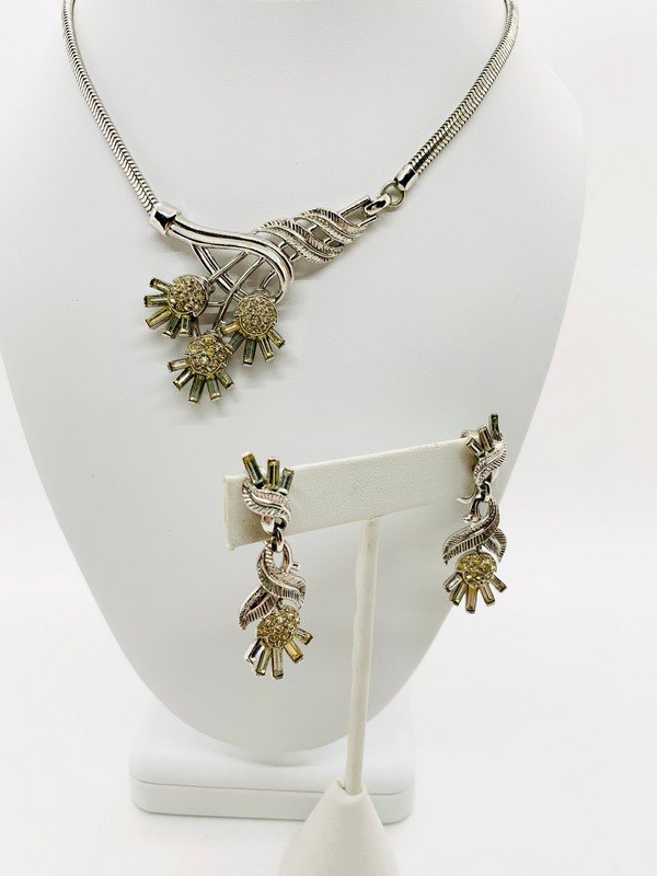 VINTAGE CROWN TRIFARI HARD TO FIND FAUX DECO FLOWER NECKLACE & EARRINGS (1 of 2)