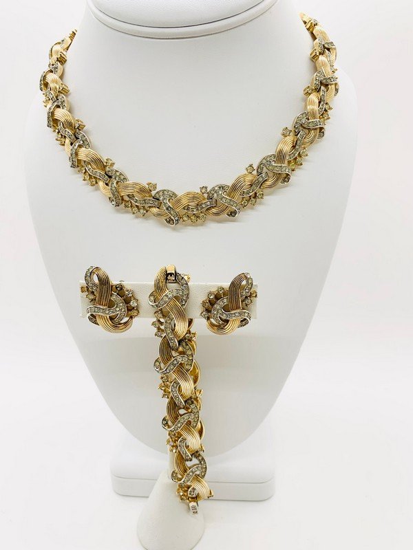 VINTAGE CROWN TRIFARI HARD TO FIND LOOK OF FINE JEWELRY NECKLACE BRACELET & EARRINGS (1 of 3)