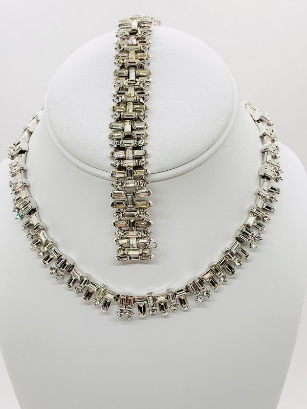 VINTAGE CROWN TRIFARI HARD TO FIND NEVER WORN LOOK OF DIAMOND NECKLACE BRACELET: A MINT CONDITION SIGNED CROWN TRIFARI JEWELED RHINESTONE 16 1/2" NECKLACE AND 7" BRACELET TO LOOK LIKE FINE JEWELRY. NEVER WORN AND IN FLAWLESS CONDITION