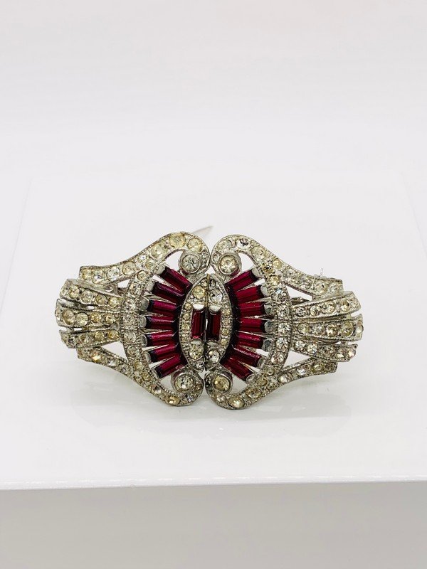VINTAGE SIGNED COROCRAFT LOOK OF FINE JEWELRY DUETTE CLIP SET: A RARE SIGNED COROCRAFT LOOK OF FINE DUETTE. MEASURES 2 1/4"