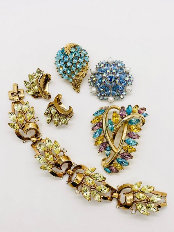 VINTAGE TRIFARI ALFRED PHILIPPE JEWELED BROOCH BRACELET LOT (1 of 2)