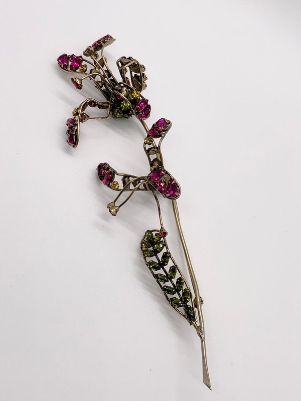 A LARGE 7" UNSIGNED DESIGNER FRENCH JEWELED FLOWER BROOCH (1 of 3)