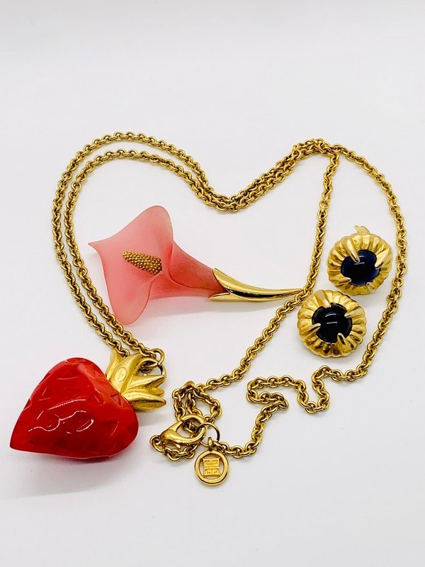 A SIGNED VINTAGE GIVENCHY PARIS COLLECTION OF POURED RESIN JEWELRY: A 3 1/2" signed brooch, signed ear clips, and a signed large strawberry pendant necklace