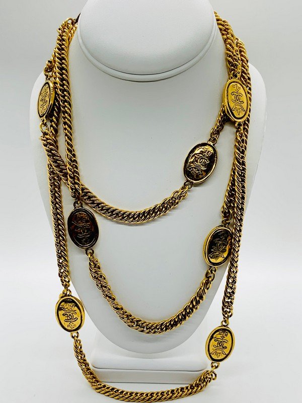 AN ICONIC VINTAGE CHANEL FRANCE CC LOGO LONG SAUTOIR CHAIN NECKLACE: A signed Chanel Made in France 72" long clasped long layering necklace