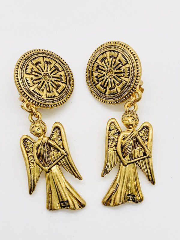 AN EARLY RARE SIGNED CHANEL MADE IN FRANCE CC LOGO FIGURAL EARRINGS (1 of 2)