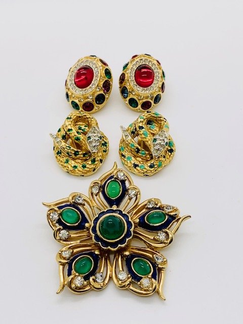 A COLLECTION OF VINTAGE MOGUL JEWELRY BY MARCEL BOUCHER & OTHERS (1 of 2)