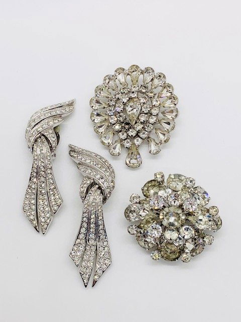 A VINTAGE COLLECTION OF CINER, EISENBURG, AAND KRAMER RHINESTONE JEWELRY (1 of 2)