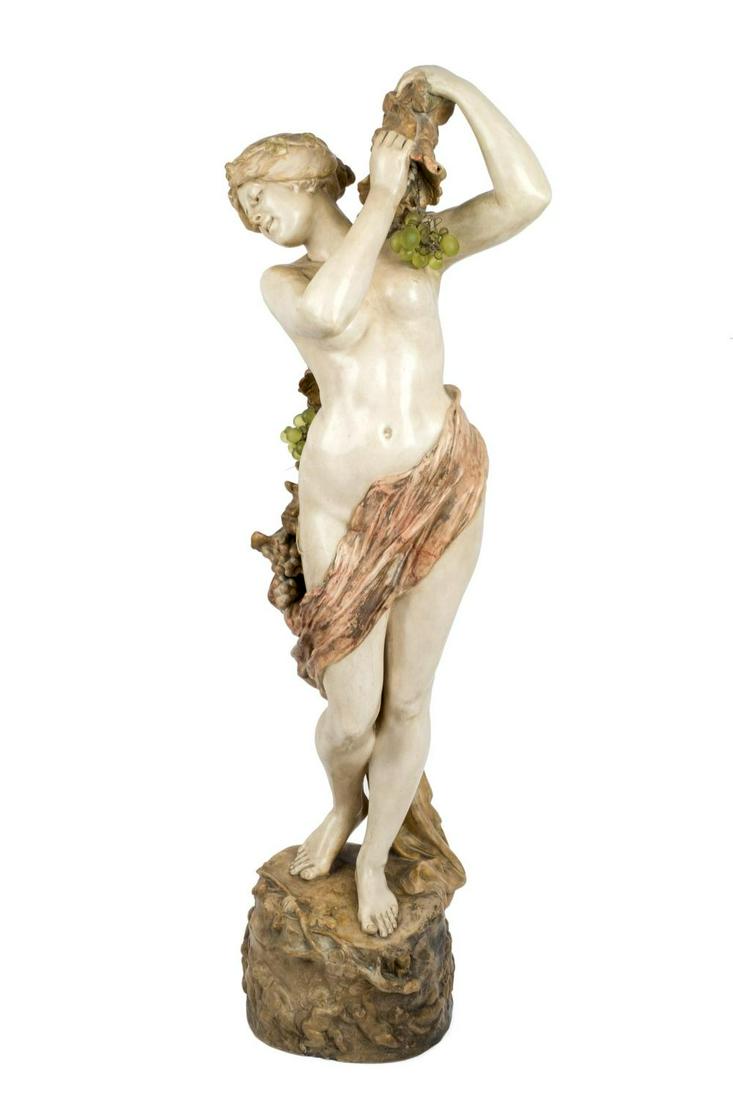 Friedrich Goldscheider. Terracotta figure.: Figura femenina realizada en terracota esmaltada representando una mujer que porta una guirnalda de uvas y hojas de parra. En la parte inferior, al dorso, sellada y numerada (Wien, Friedrich Goldschei