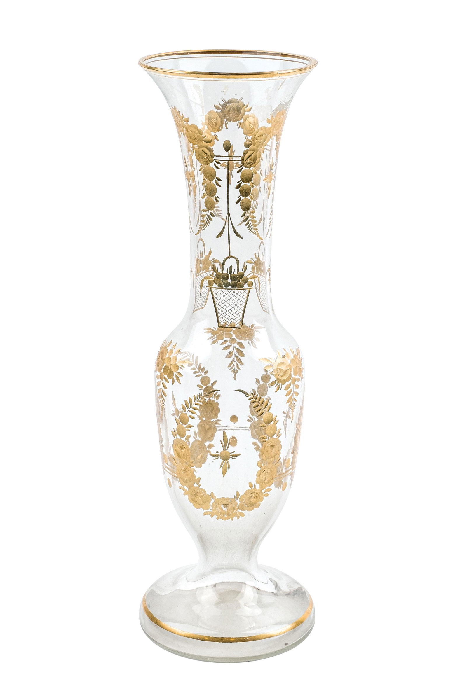 Glass candelabra. Spain 19th C.: . Elegante candelabro de tres luces realizado en cristal tallado y prensado. Decoración de lágrimas que cuelgan de los platos. Posiblemente la Granja. España S. XIX. 57 cm de alto