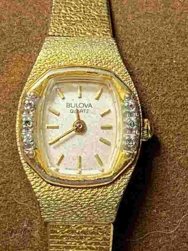 BULOVA WATCH: LADIES GOLD BULOVA WATCH
