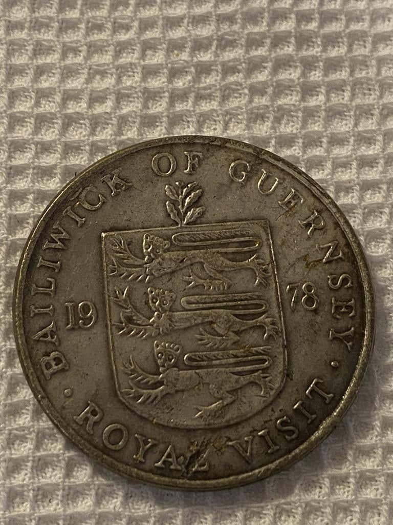 ANTIQUE BRITISH SILVER COIN: ANTIQUE BRITISH SILVER COIN