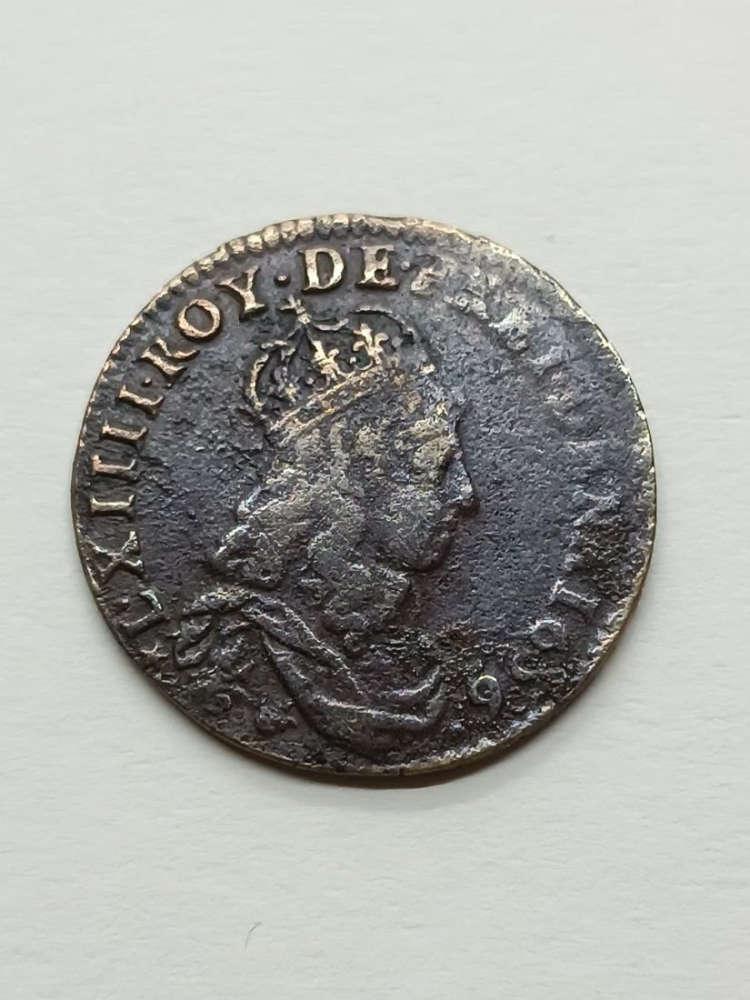 LOUIS XIV 1656 LIARD E TOURS: Louis XIV - Liard of France 1656 A CorbeilDiameter of 22 mm, smooth edge. Clipped blank faultObverse: L. XIIII. ROY. OF. FR. AND. OF. N / A. 1656Bust to the right of Louis XIV, crowned, draped and cui