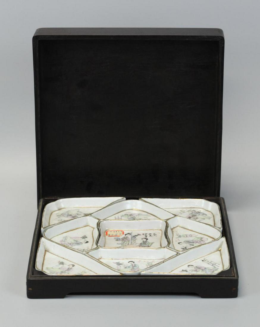 Set of Chinese plates, 19th century, 9 pieces in wooden (1 of 7)