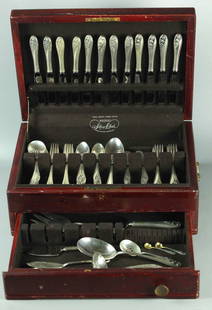 Gorham Sterling Silver Flatware Set: Gorham sterling silver flatware set, total weight 3261.2 grams (105.2 oumces)