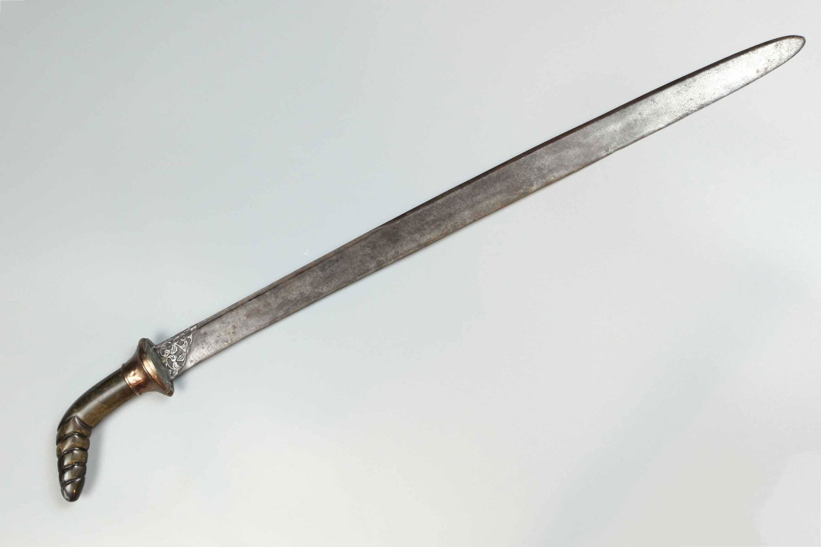 Short sword witt handle (1 of 4)