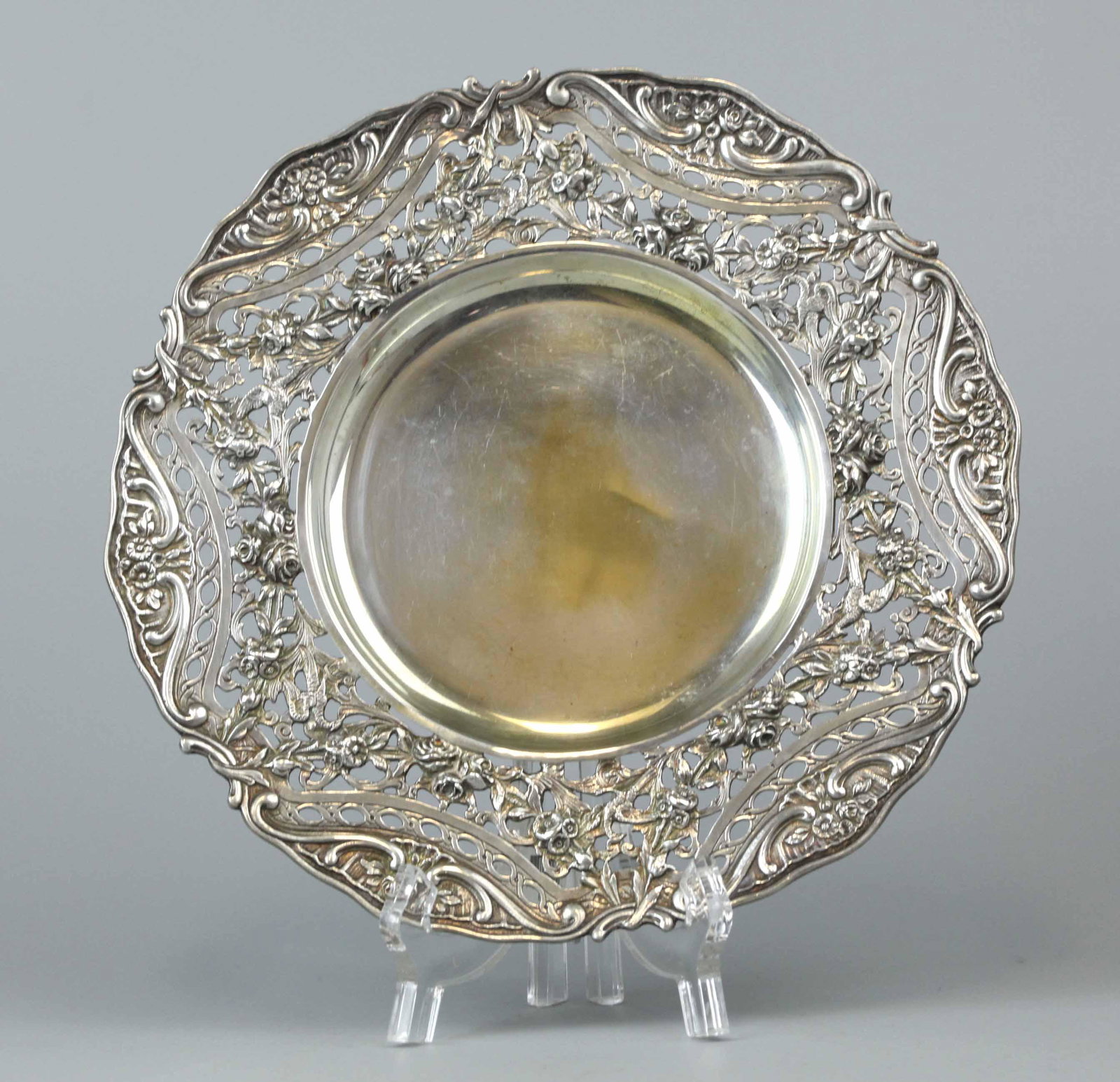 Sterling Silver Plate: Sterling silver plate with foundry mark on the back, very good condition, W: 8.5 inches, H: 0.8 inches, weight: 263.39 g/8.485 ozt