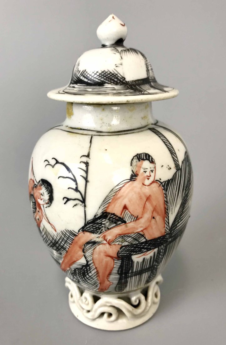 Antique porcelain vase with lid: Antique porcelain vase with lid, hand painted, H: 5.5 inches, W: 3.5 inches