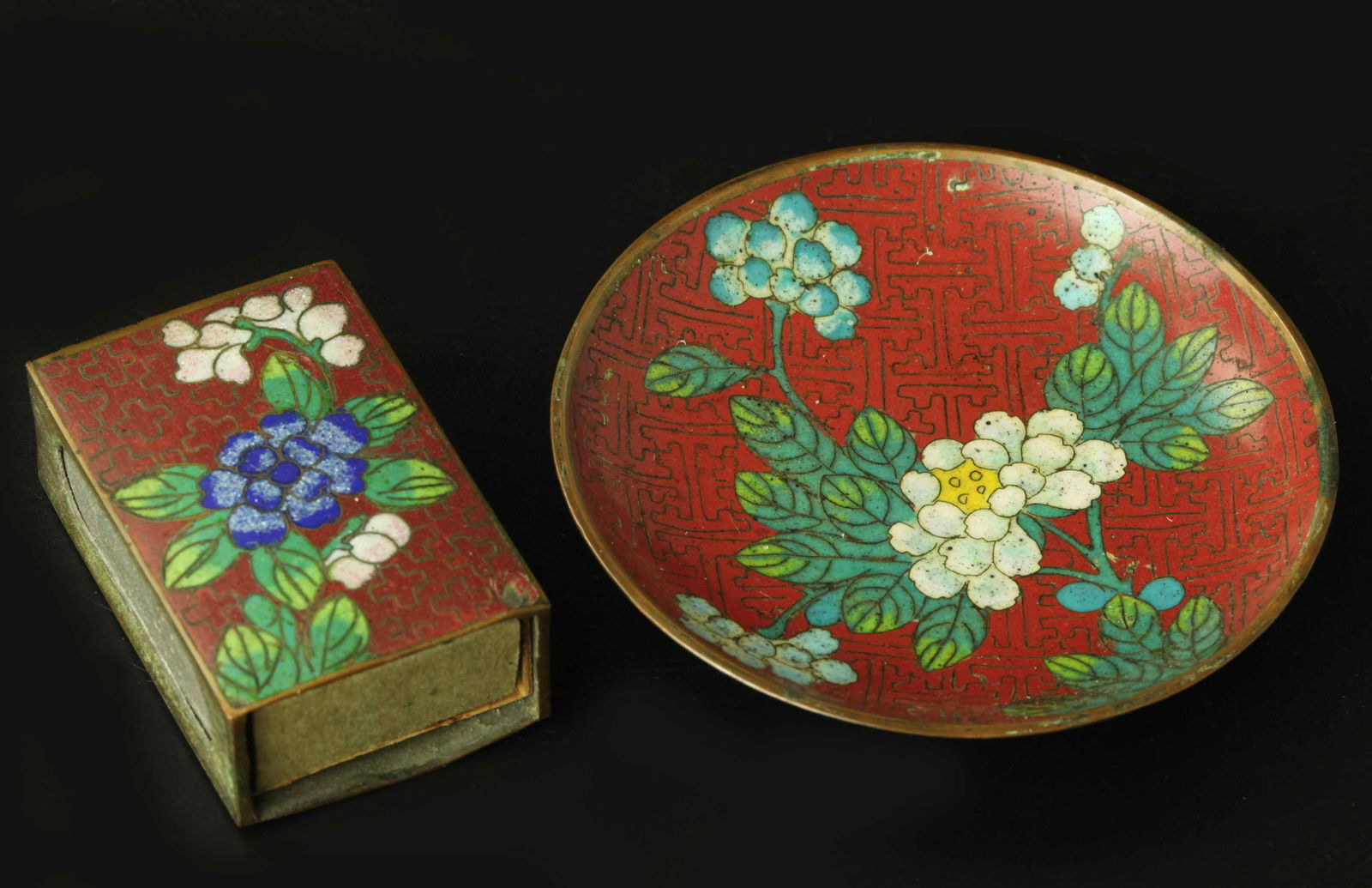 2 Chinese antique cloisonne enamels: 2 Chinese antique cloisonne enamels, including 1 plate(D: 3.75 inches) and 1 matchbox (W: 2.5 inches, H: 1 inch, D: 1.5 inches)