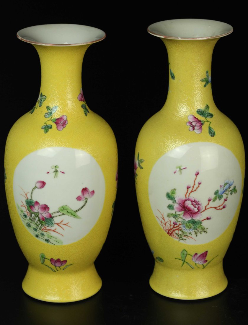 Pair of Chinese antique porcelain vases (1 of 4)