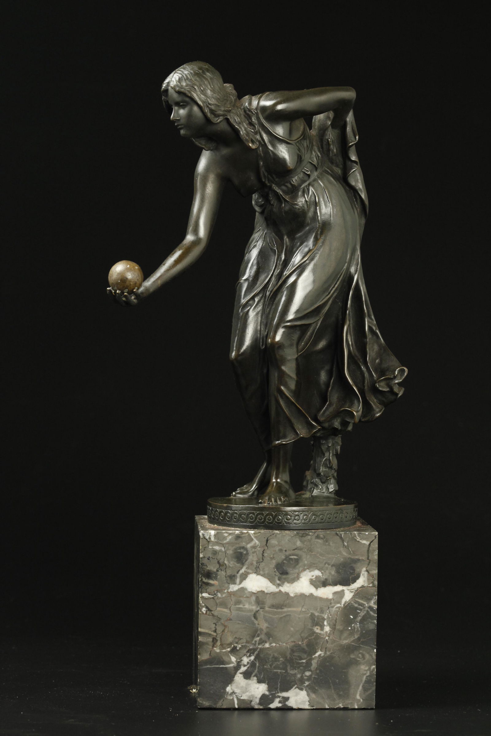 German Art Nouveru bronze figurine of a girl playing ball by Walter Schott, marke: German Art Nouveru bronze figurine of a girl playing ball by Walter Schott, marked "Walter Schott". very good condition. H: 15 inches, W: 11 inches