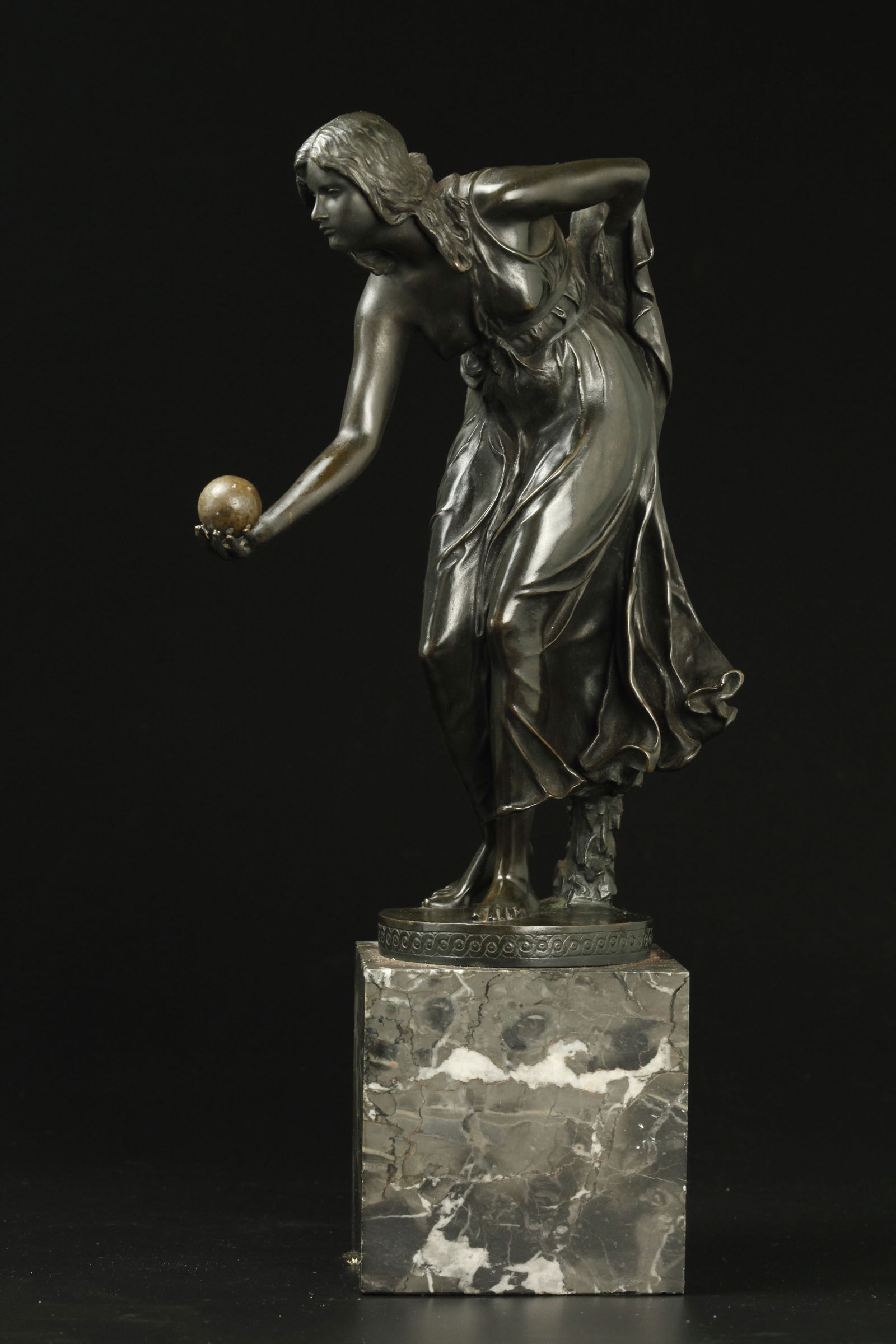 German Art Nouveru bronze figurine of a girl playing ball by Walter Schott, marke: German Art Nouveru bronze figurine of a girl playing ball by Walter Schott, marked "Walter Schott". very good condition. H: 15 inches, W: 11 inches