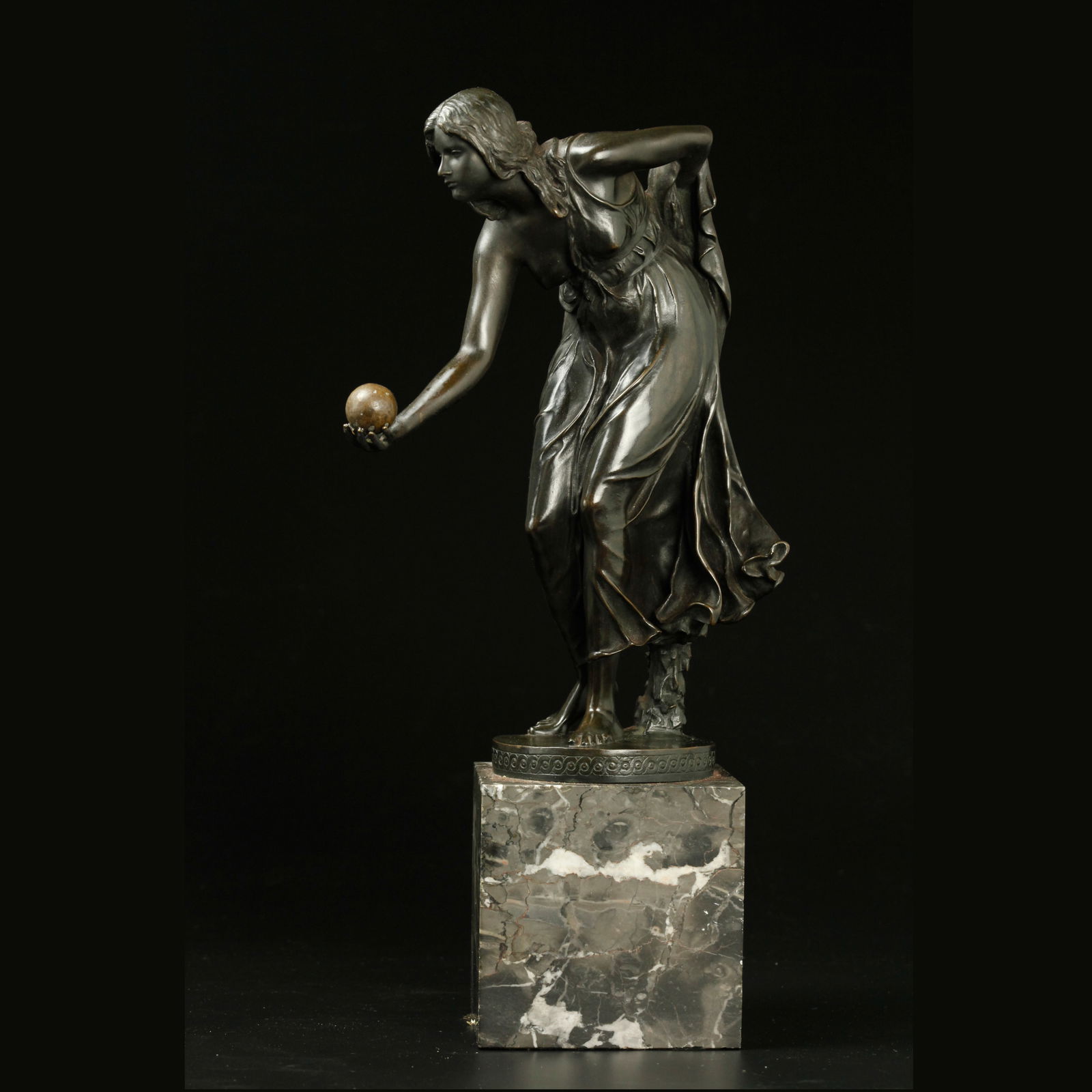 German Art Nouveru bronze figurine of a girl playing ball by Walter Schott, marke: German Art Nouveru bronze figurine of a girl playing ball by Walter Schott, marked "Walter Schott". very good condition. H: 15 inches, W: 11 inches