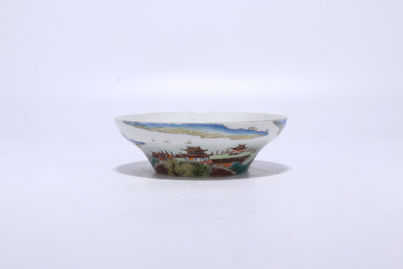 Chinese Qing Dynasty Famille Rose Landscape Pattern: Height 4.5cm diameter 13.5cm bottom diameter 7.2cm