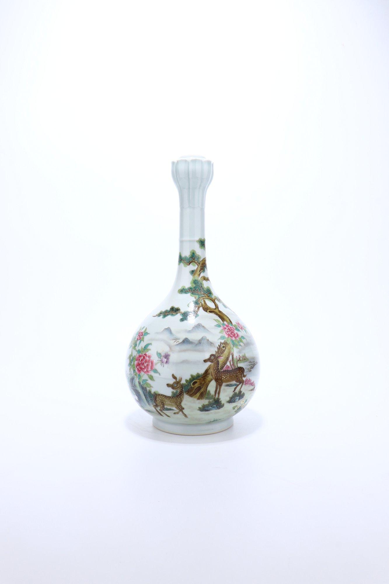 Chinese Qing Dynasty Famille Rose Landscape Pattern: Height 34cm mouth diameter 3.3cm bottom diameter 10.5cm