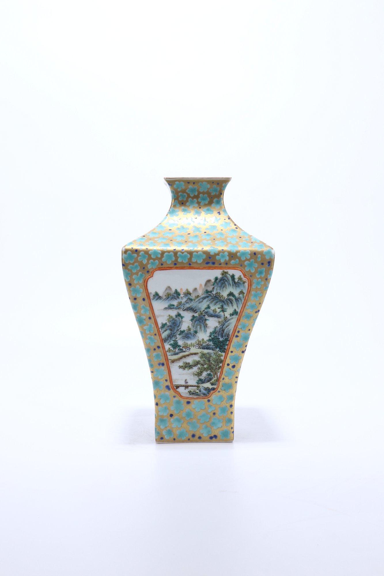 Chinese Qing Dynasty Famille Rose Landscape Pattern: Height 24cm mouth diameter 6cm bottom diameter 7cm