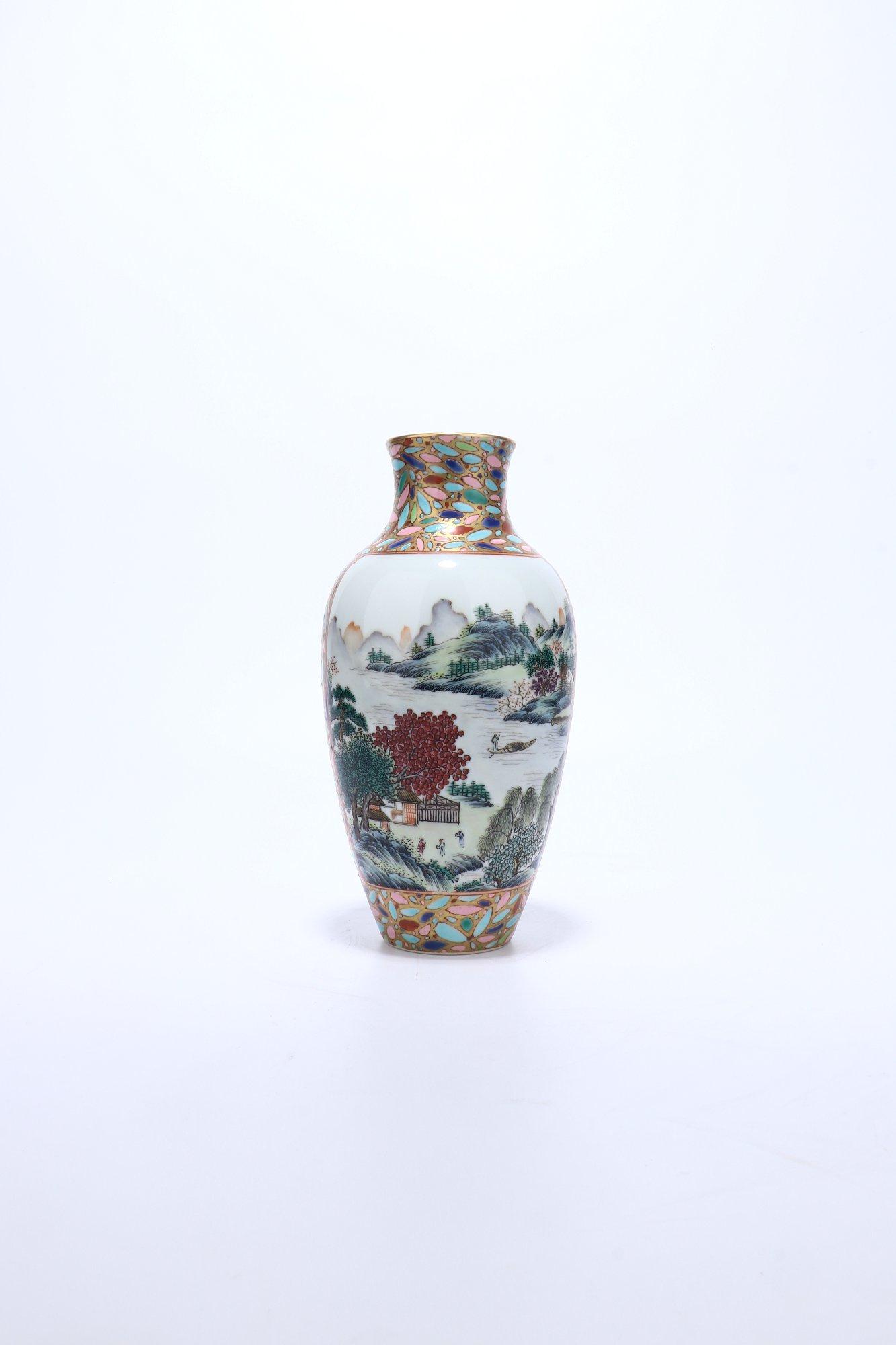 Chinese Qing Dynasty Famille Rose Landscape Pattern: Height 20.5cm mouth diameter 5.5cm bottom diameter 5.3cm