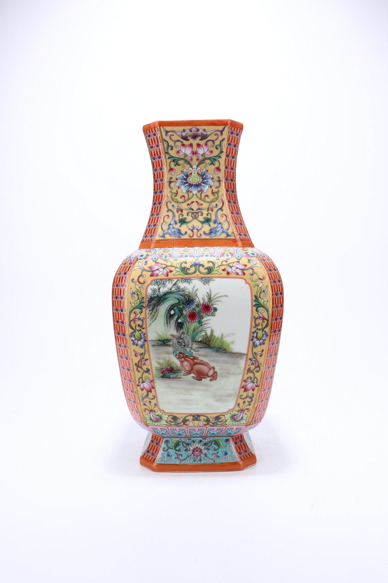 Chinese Qing Dynasty Famille Rose Flower Pattern: Height 41cm mouth diameter 12cm bottom diameter 14.5*14.1cm