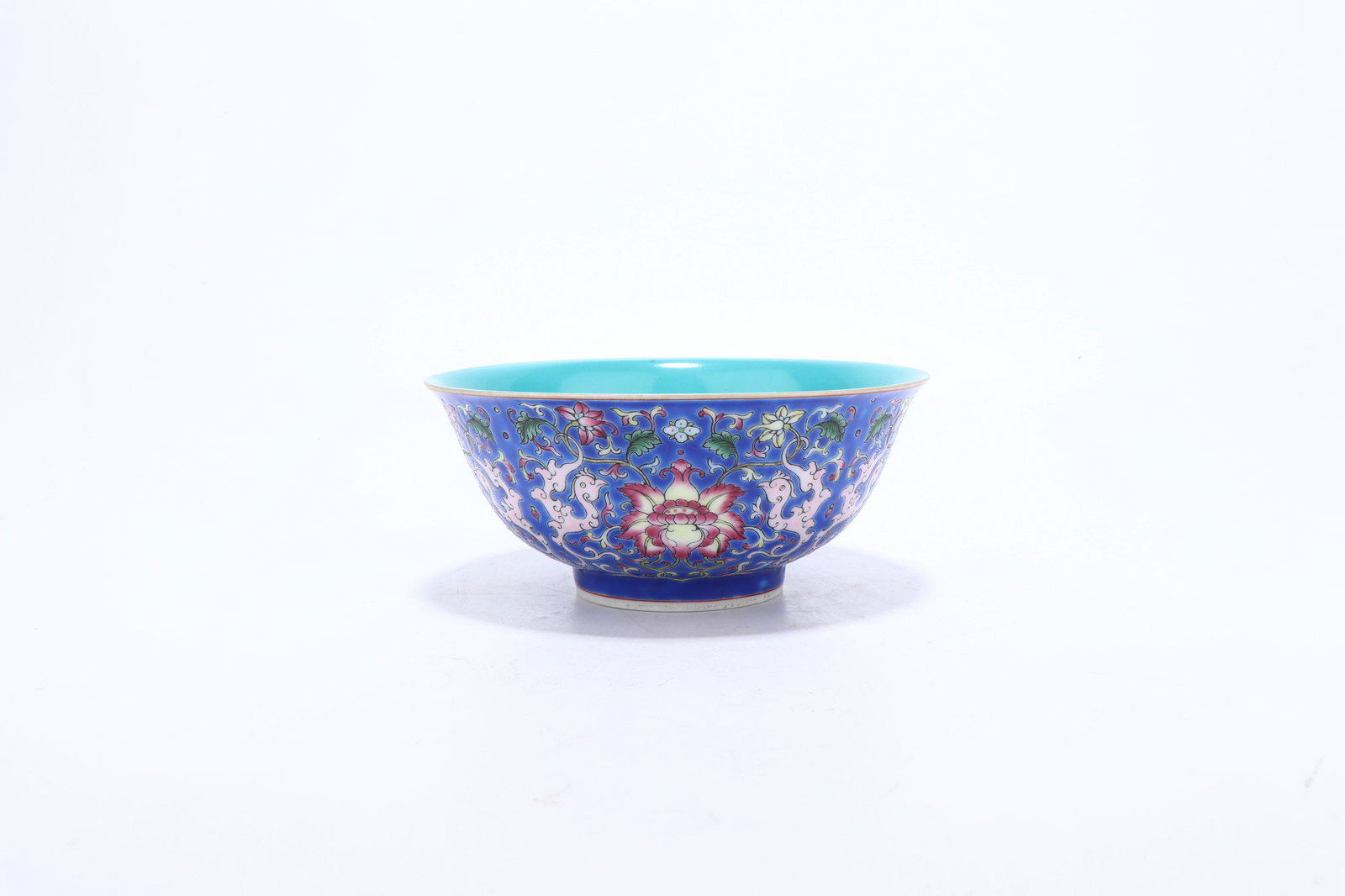 Chinese Qing Dynasty Famille Rose Flower Pattern: Height 7cm diameter 15cm bottom diameter 6.5cm