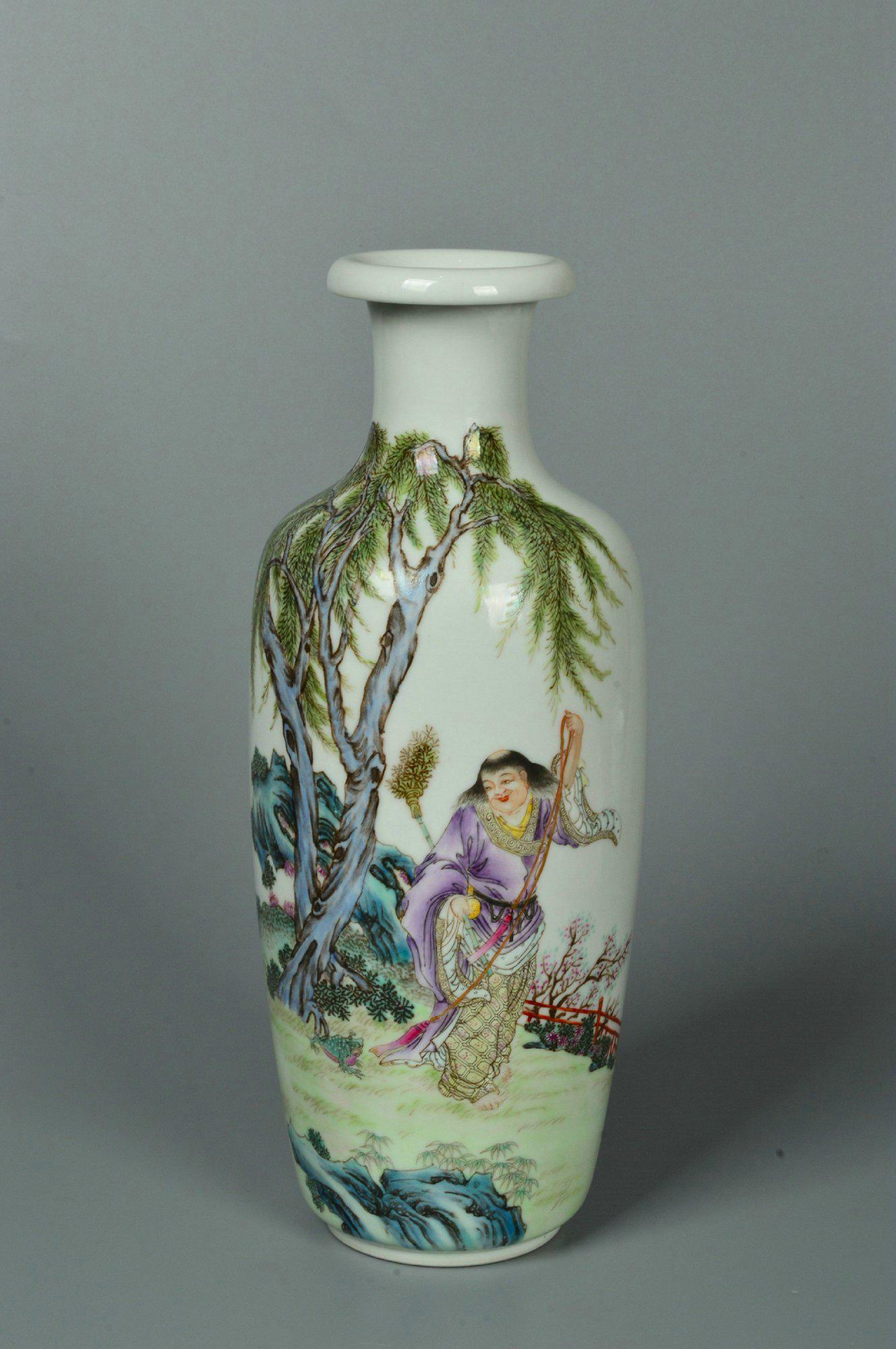 chinese famille rose porcelain figure pattern vase: H27cm Diameter10cm