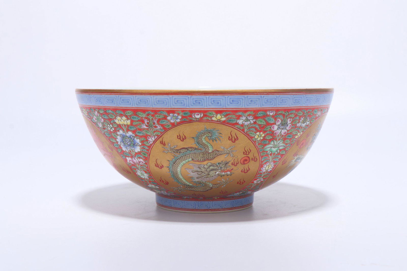 chinese famille rose porcelain dragon pattern bowl: H8.5cm Mouth18cm Bottom7cm