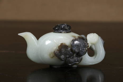 A Hetian Jade Ganoderma Tea-pot Chinese Qing Dynasty: Size:10.3cmx4.7cmx5.1cm