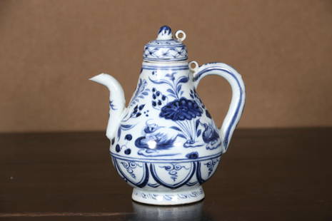 A White and Blue Porcelain Bottle Chinese Qing Dynasty: Size:13.1cmx9.7cmx14.5cm