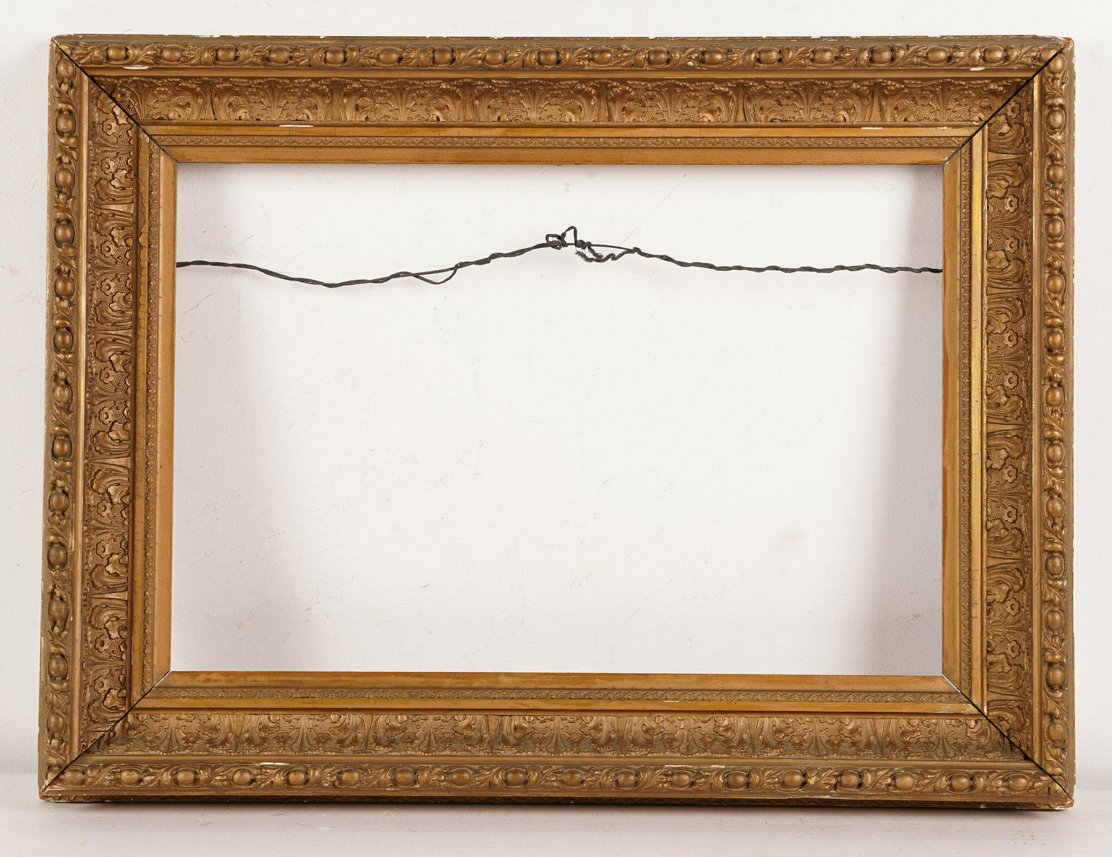 American Antique Giltwood Oil Painting Frame 12 by 18: Up for sale here is a frame from our amazing antique frame collection. Right out of a New York City frame dealer estate!! Opening size, 12.5 by 18.5