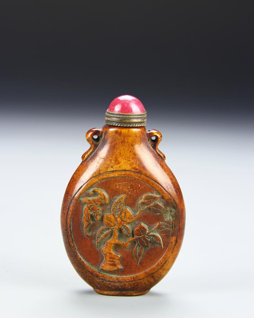 Chinese Deer Horn Snuff Bottle (1 of 1)