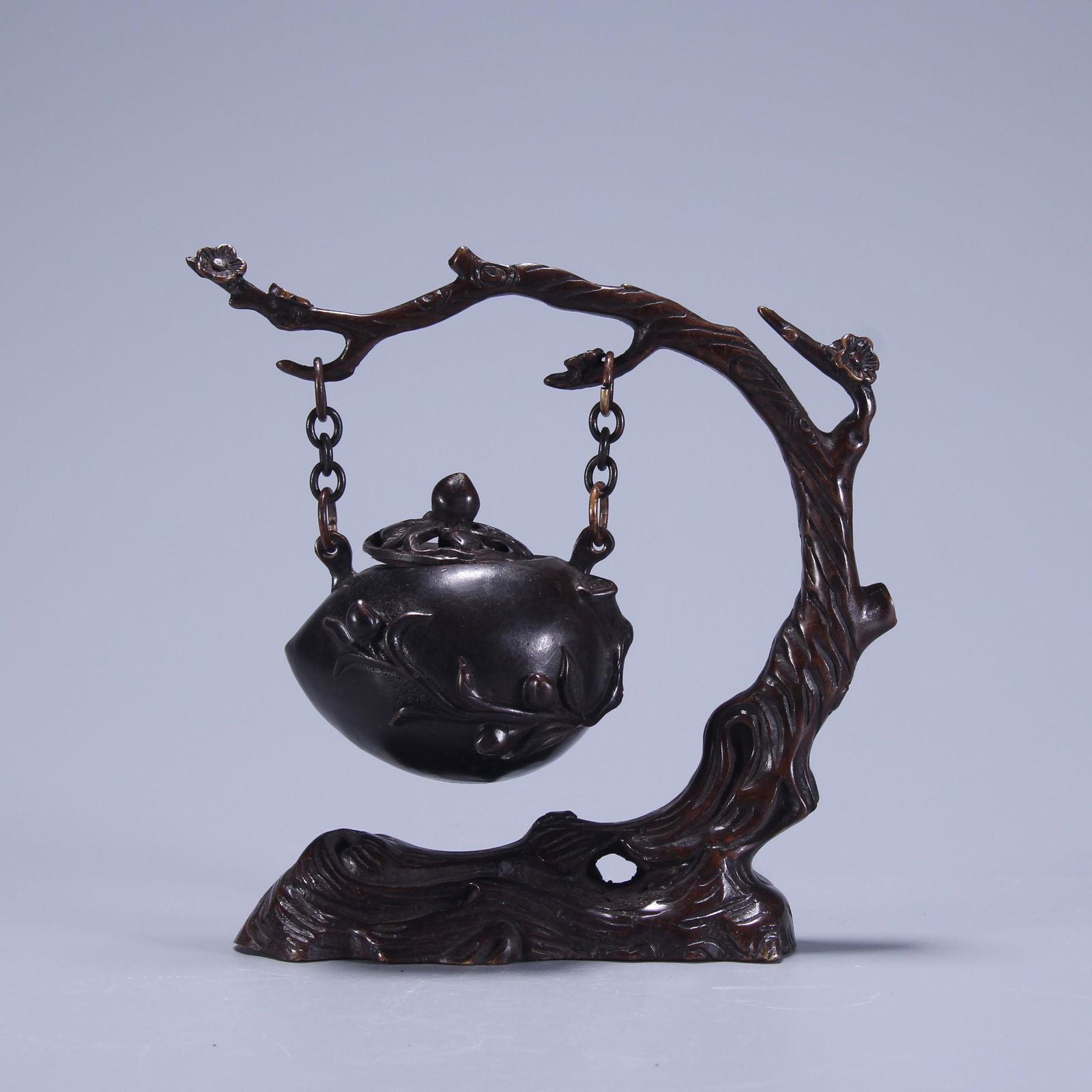 China, 19C., a bronze incense burner. (1 of 10)