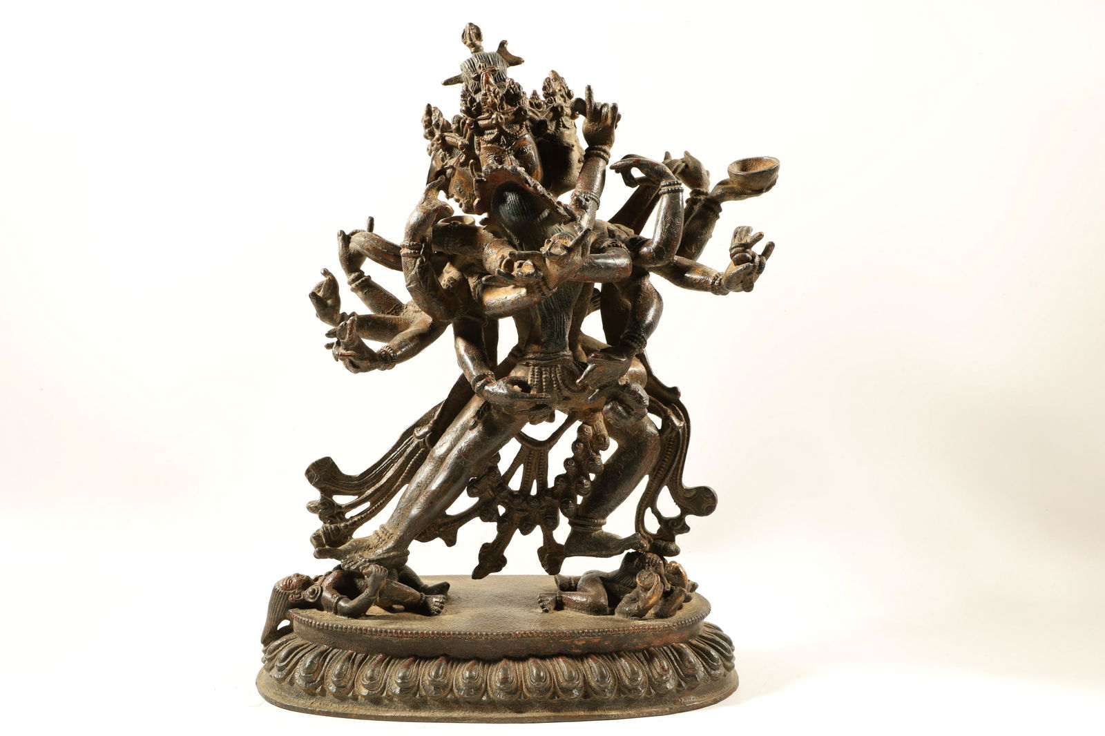 A Qing Dynasty gilt-bronze vajra (1 of 8)