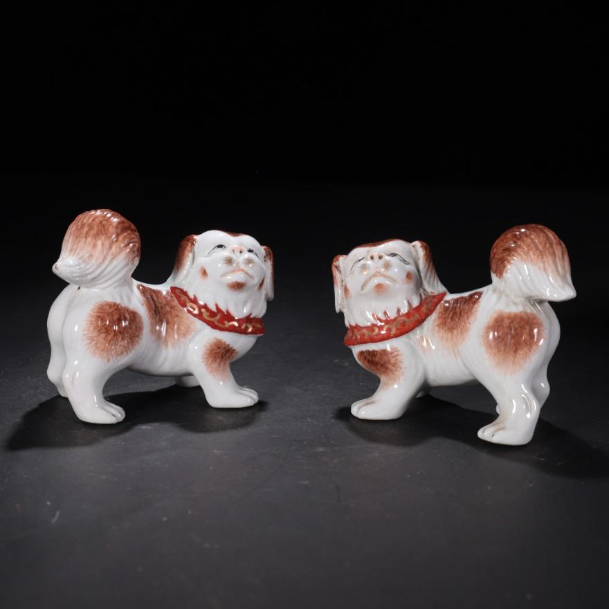 China.A pair of Qing Dynasty porcelain dogs (1 of 8)