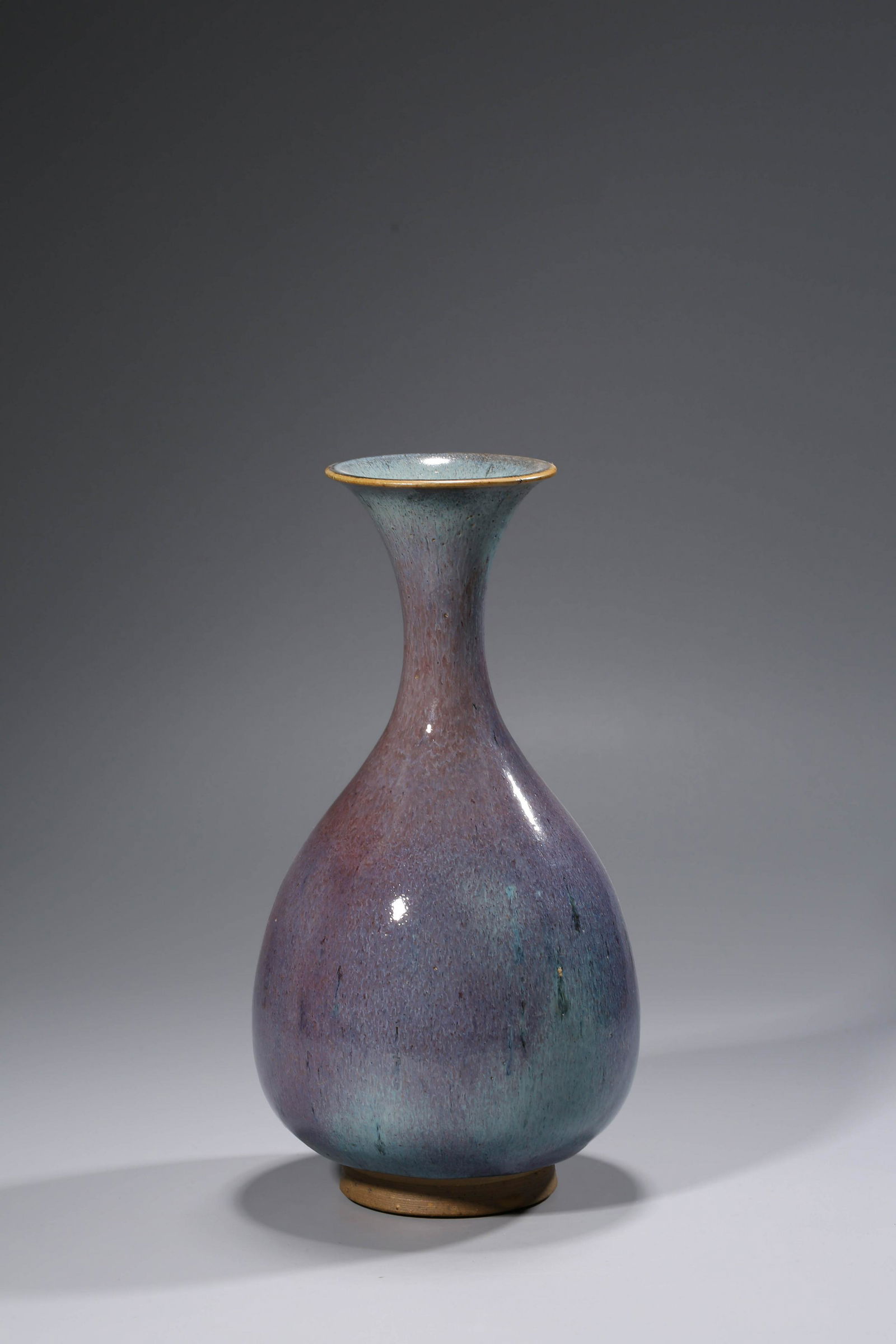 A CHINESE PORCELAIN JUN-TYPE VASE (1 of 6)