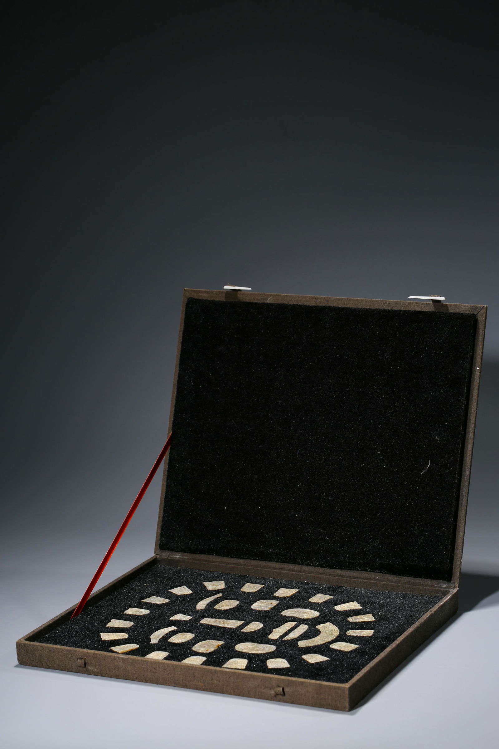 A SET OF CHINESE JADE PENDANTS (1 of 11)