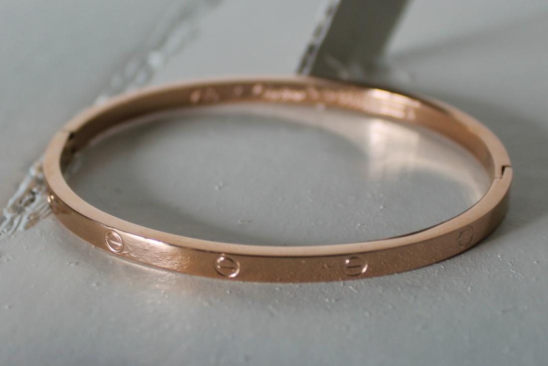 Cartier Love Bracelet Rose Gold Slim: DESCRIPTIONCartier Love collection braceletBracelet size: 17Material: 18k Rose GoldCartier Love bracelet slim width versionIncludes Cartier bracelet box