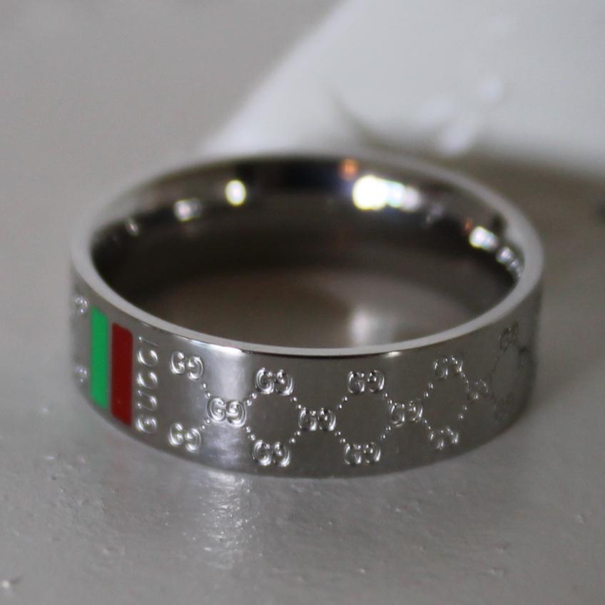 Gucci Band Ring Silver: DESCRIPTIONGucci Band ringRing size: 7Material: SilverIncludes Gucci ring box