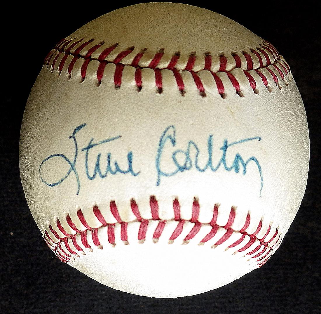 "Lefty" STEVE CARLTON - NL Baseball Signed (1 of 1)