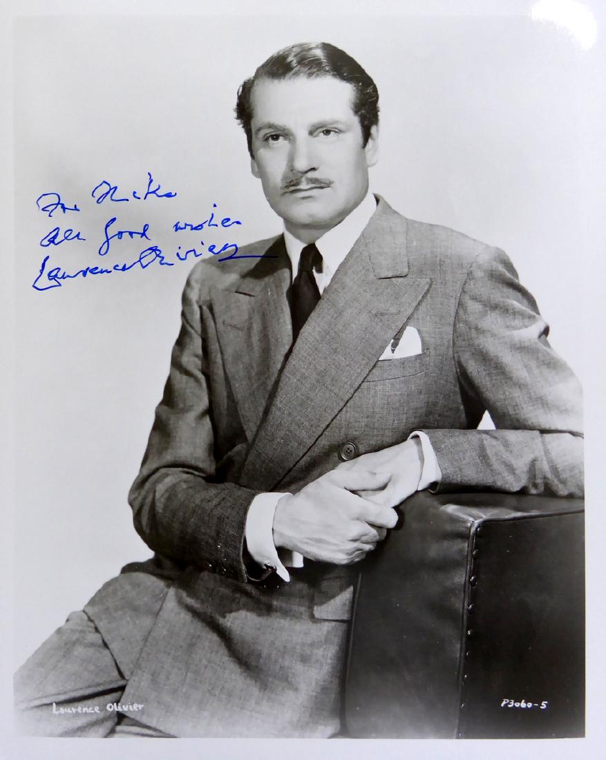 British Actor LAURENCE OLIVIER - Photo Signed (1 of 1)